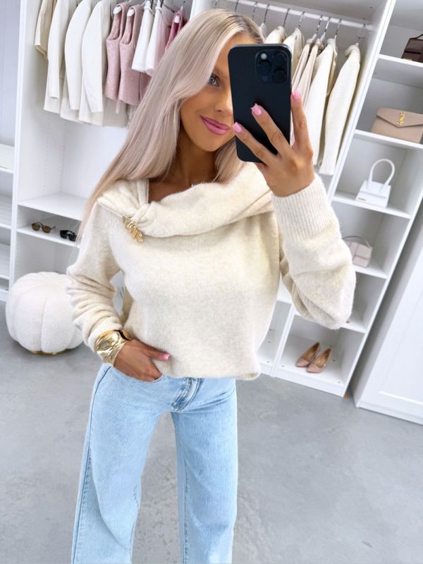 Светло-бежевый Мягкий свитер с золотистой отделкой