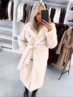 Brūns Grezns Ziemas Mētelis Ar Sasienamu Jostu Priekšpusē