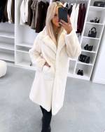 Melns Viegls Un Maigs Mētelis Ar Spiedpogām