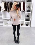 Jasny Beż Miękki Dzianinowy Sweter Z Wysokim Dekoltem