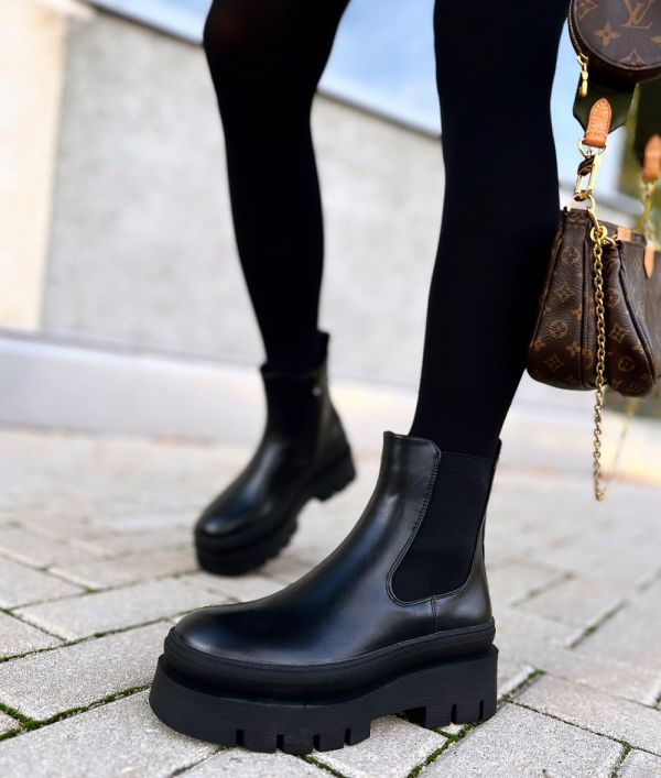 Black Comfortable Thick-sole Boots