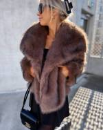 Šviesiai Smėlio Spalvos Luxurious Short Fur Coat