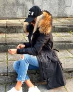 Хаки Зимняя куртка с натуральным мехом и водонепроницаемым материалом.