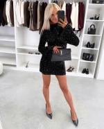 Melns Kleita Ar Maigi Mirdzošām Fliterēm