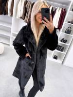 Gaiši Bēša Viegls Un Maigs Mētelis Ar Spiedpogām