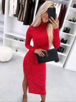 Melns Elastīga Auduma Kleita Ar Mirdzošiem Akmentiņiem Un šķēlumu