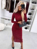 Melns Elastīga Auduma Kleita Ar Mirdzošiem Akmentiņiem Un šķēlumu