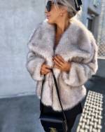 Gaiši Bēša Luxurious Short Fur Coat