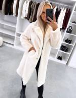 Melns Viegls Un Maigs Mētelis Ar Spiedpogām