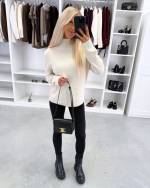 Jasny Beż Miękki Dzianinowy Sweter Z Wysokim Dekoltem