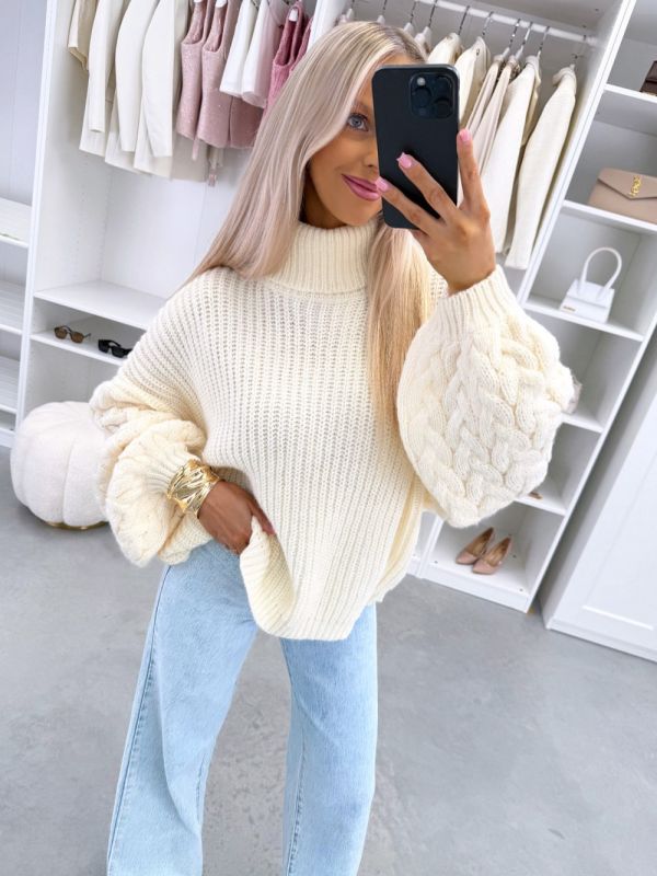 Светло-бежевый Объёмный джемпер с высоким воротом