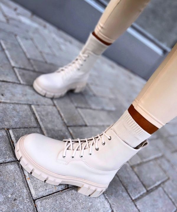 Beige High-collar Comfy Lace-up Boots
