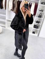 Melns Viegls Un Maigs Mētelis Ar Spiedpogām